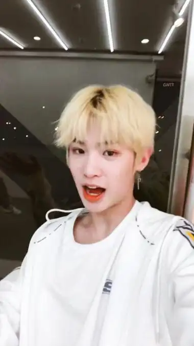 justin黄明昊素材