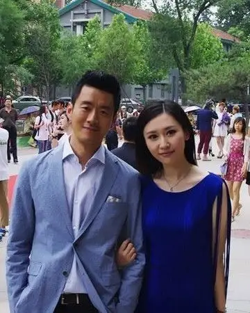 王音棋,王峰母校亮相 获赞央视「金童玉女」