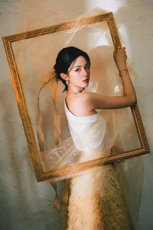 周也油画里的少女#  周也-油画里的少女出逃93