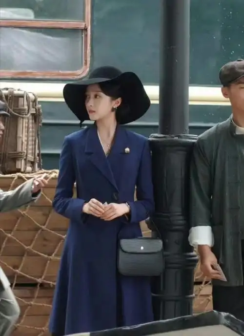 关晓彤新剧民国装