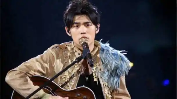 周杰伦2008年天津演唱会《彩虹》