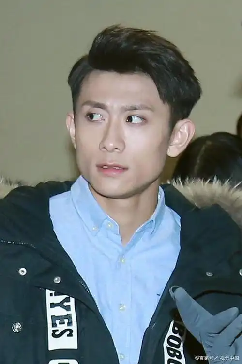 在节目中,当张俪选择队友时,其他男演员都跃跃欲试,然而张一山的回答