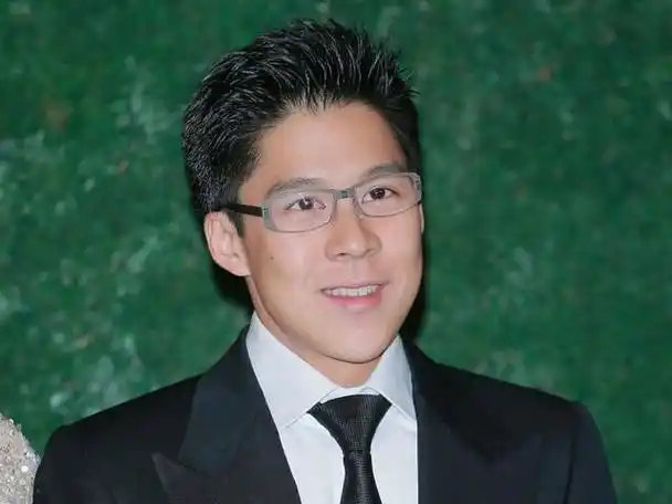 霍启刚频现平价饭馆:平常心态赢得人心