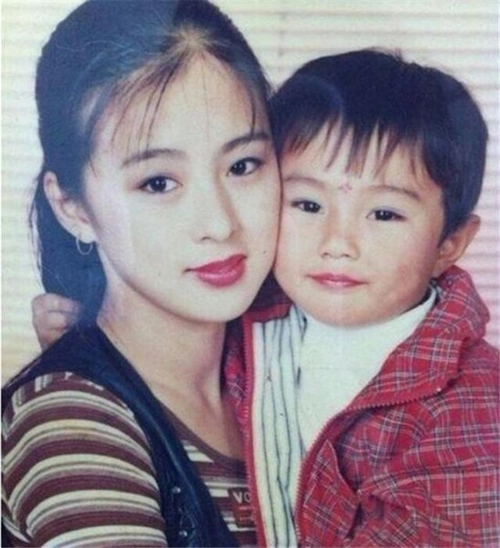 一家3口刘亦菲最丑网友晒出父母老照片惊艳了时光