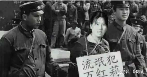 当时人们的日常谈资常围绕着谁被捕,谁被判死刑,这种社会氛围使得人们