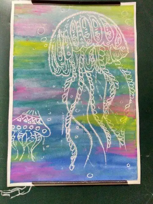 油水分离:白色油画棒(白色蜡笔)加水彩.