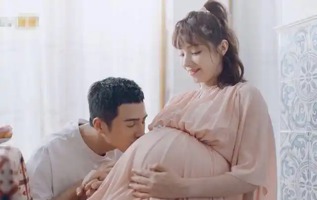 麦迪娜孕期一天吃6餐姜潮怕长胖有人注意他们之间的称呼