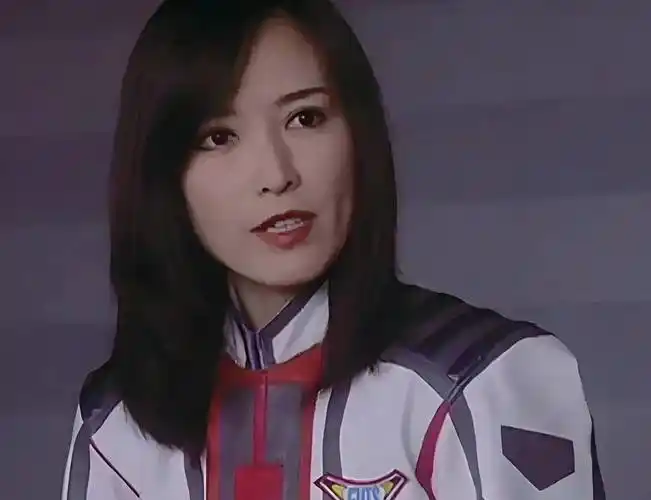 《迪迦奥特曼》经典再现!网红"吐兔"cos居间惠,重现童年英雄梦