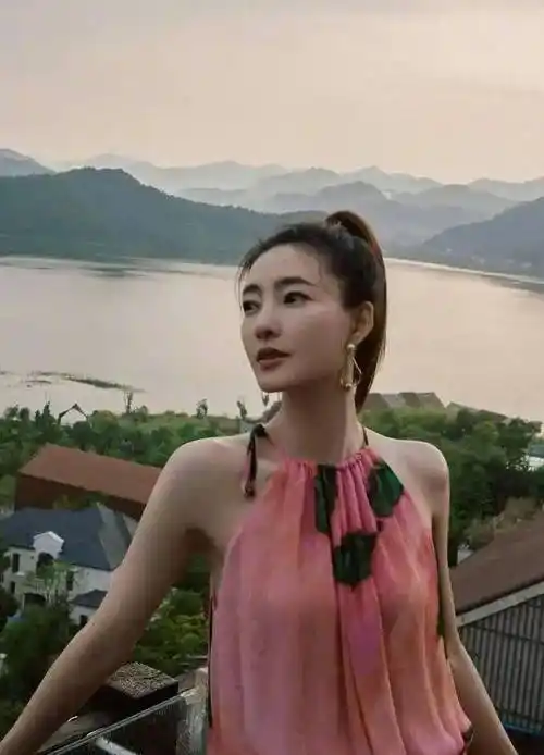 王丽坤8年青春全给了他,没想到他转头就跟别人结了婚!