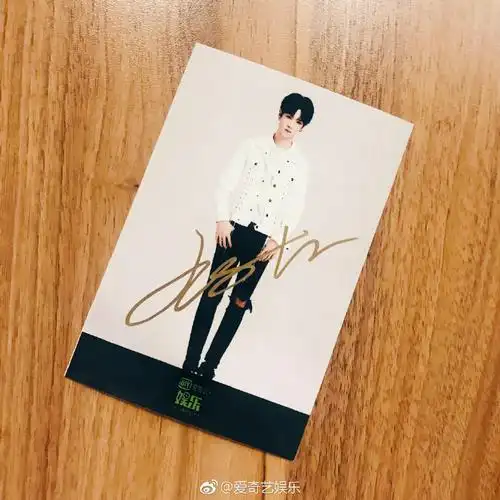 justin#黄明昊#签名照】如风少年 奶酷boy黄明昊@jjjustin0219了解一