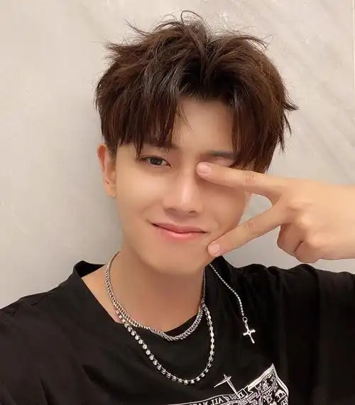 当红男星任嘉伦写真合集阳光帅气绅士风度