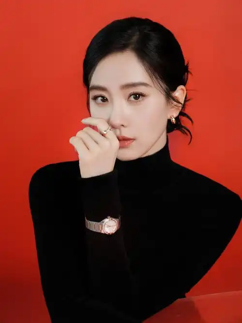 刘诗诗优雅馥郁#刘诗诗今日活动造型,这令人望尘莫及的气质!