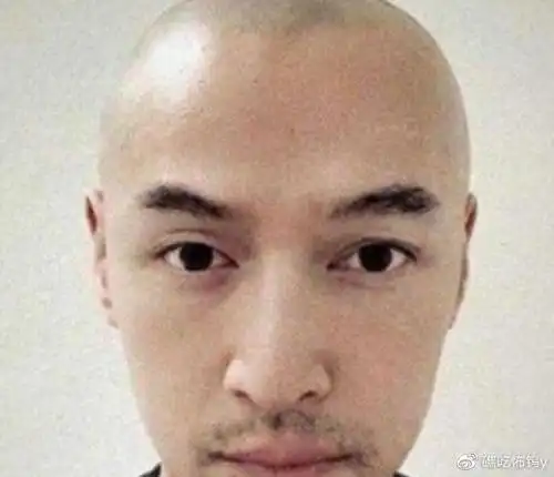 当红男明星光头的样子李现吴亦凡还可以看到彭于晏沉沦了