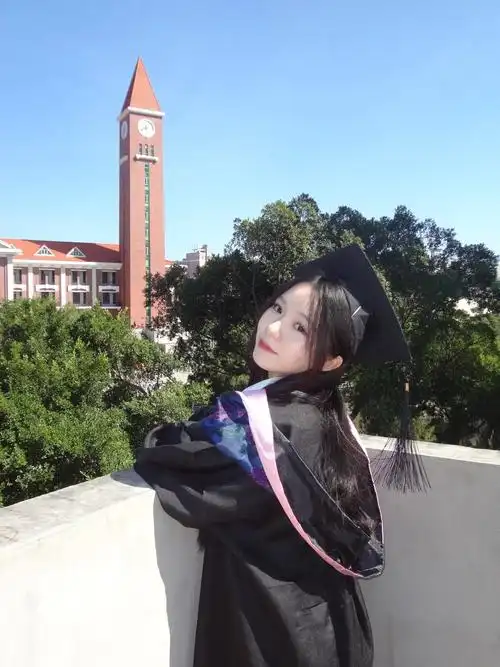 青春是无解的命题#学生时代 #毕业季 #女大学生 #学士服 - 抖音