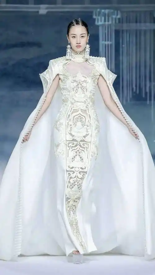 盖娅传说· 熊英 2023春夏-中国国际时装周开幕大秀!