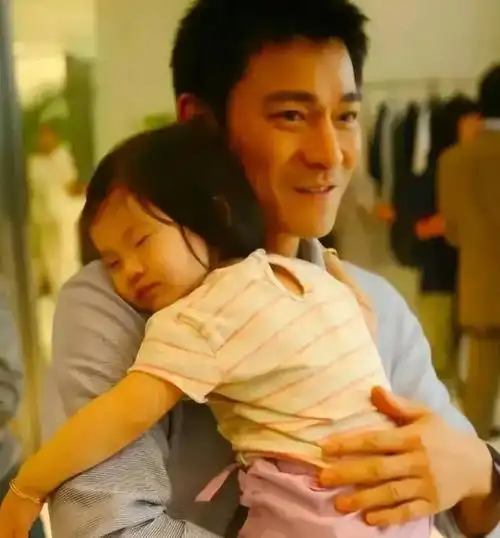 刘德华闺女太漂亮了,恐怕是娱乐圈颜值最高的星二代了