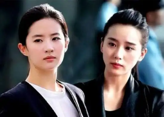 刘诗诗刘亦菲躲了12年终同框谁被秒成渣