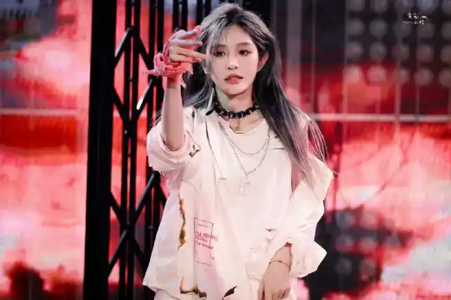 共创之夜阵容官宣#感谢邀请 期待王奕王奕01总选