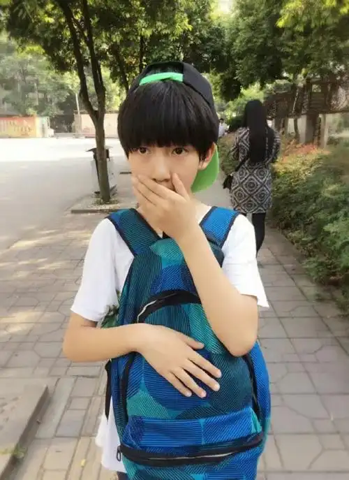 来自16-17年 tf家族新生霖霖的照片小时候的小霖铛真的超级可爱,圆脸