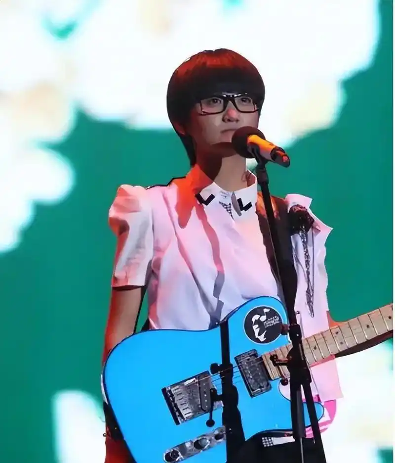 快乐女声》冠军段林希:从歌手到出租车司机,她的人生路 段林希,2011届