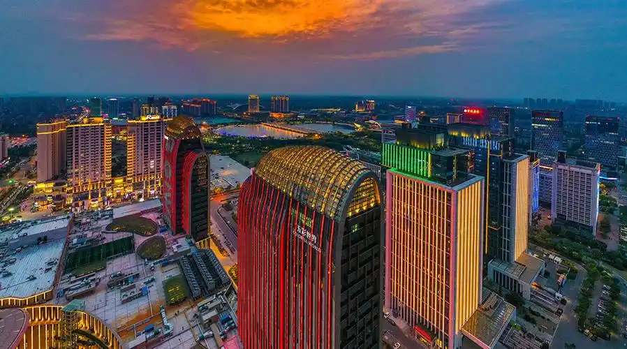 你拍摄过的夜景# 航拍扬州五彩世界生活广场夜景,这里也是目前扬州