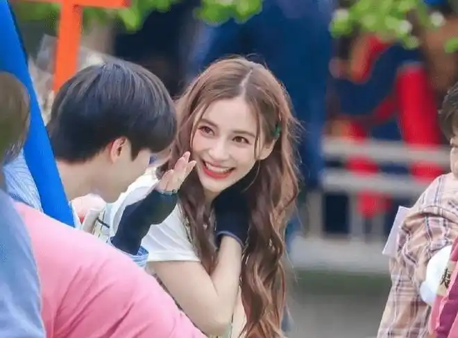 angelababy与蔡徐坤同框画面太美