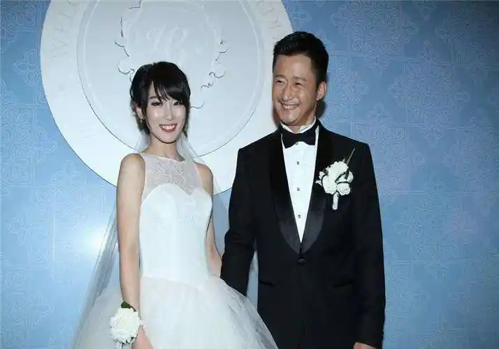 吴京零点给谢楠送生日祝福,曾因为投资电影差点倾家荡产,老婆却说我养