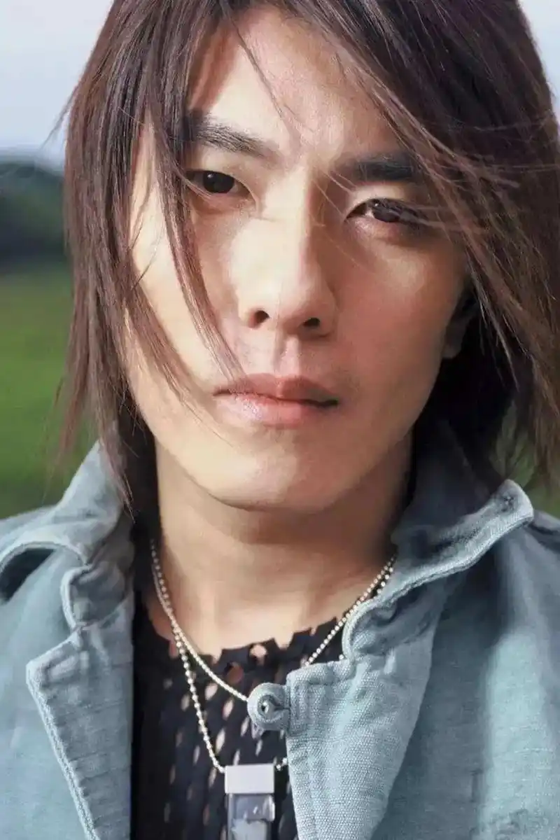 20年前出道即巅峰的阿杜,陪伴我数年青春时光的歌声.因社恐性 - 抖音