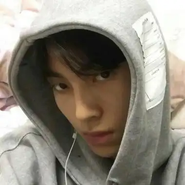 小哥哥自拍图片头像 高清真实的帅气小哥哥自拍头像