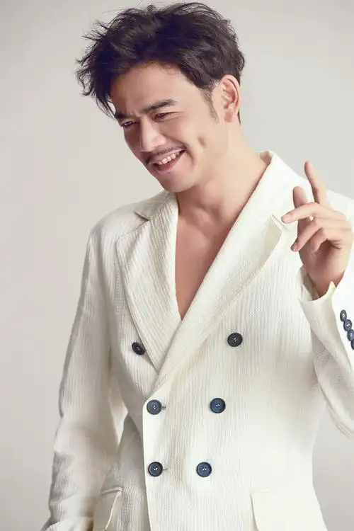 简介:杨烁写真图片:小包总上演西装杀,分享一组杨烁图片给大家,图中的