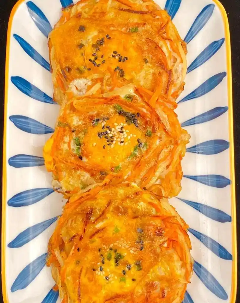 再发一次今天分享超级无敌的土豆丝鸡蛋饼,焦香软糯,香酥可口,味道真