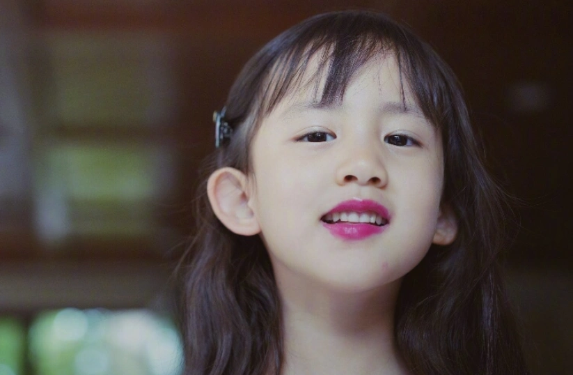 有种"遗传"叫黄磊,5岁黄少艾颜值很惊艳,堪称中国版"允儿"