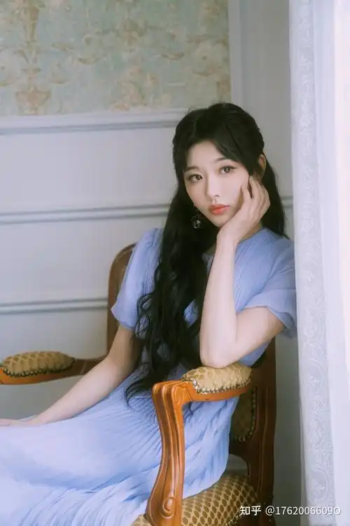 孔雪儿翻包植入授权经纪联系,可爱女孩孔雪儿