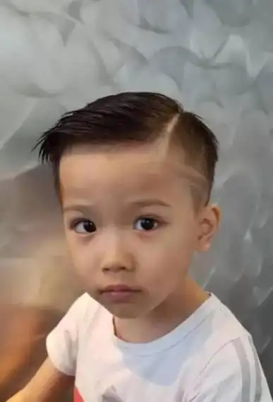 男孩短头发两边铲掉造型图片