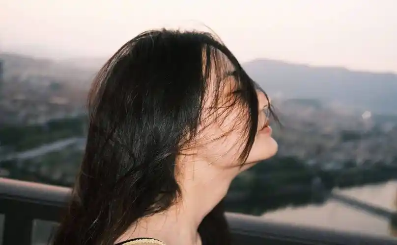 徐璐飘逸长发唯美风连衣裙写真_气质_女神