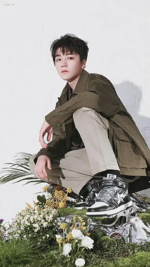 王俊凯春夏潮流大片