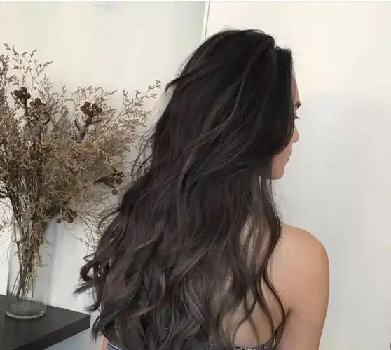 卷发发型女中长发背面高清大图