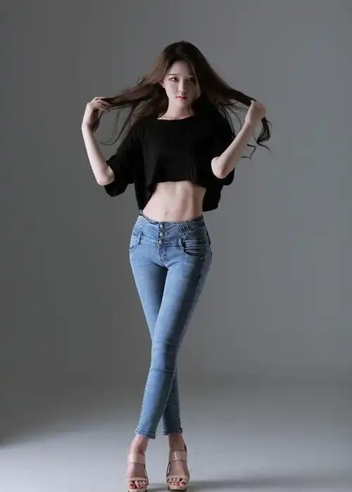 时髦又洋气的紧身牛仔裤,秀出别样女人味,也太适合小姐姐们穿了