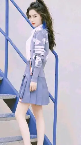 杨颖白衬衫百褶裙,高中生写真,青春靓丽!