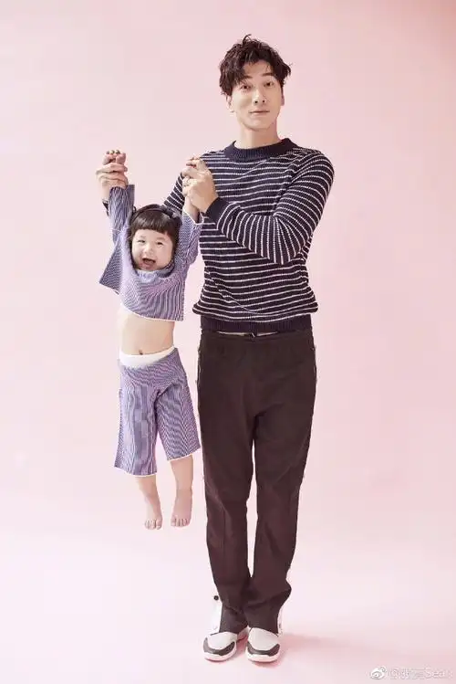 张亮女儿太可爱了!网友都说像戴了假发的天天