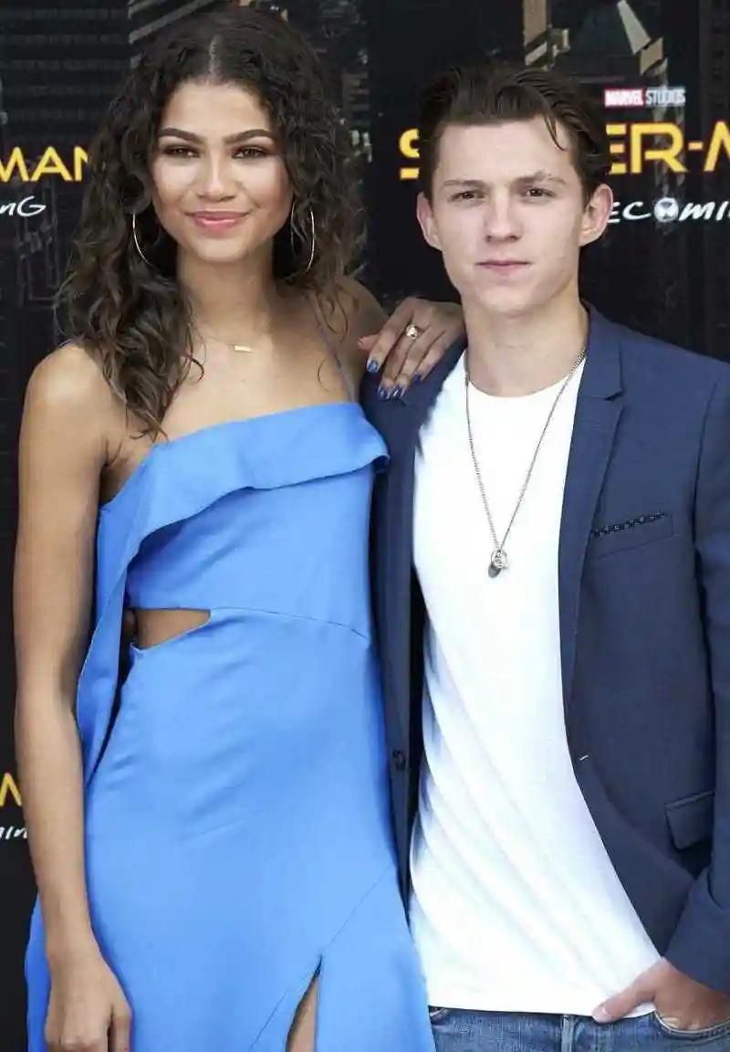 [药丸] 据us weekly报道,汤姆·赫兰德和女友(zendaya)感情稳定,俩人