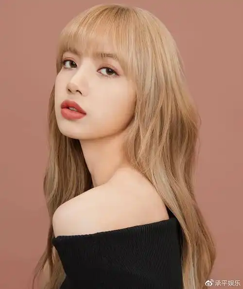 韩国的造星技术有多强看到lisa出道前的旧照确定是同一个人