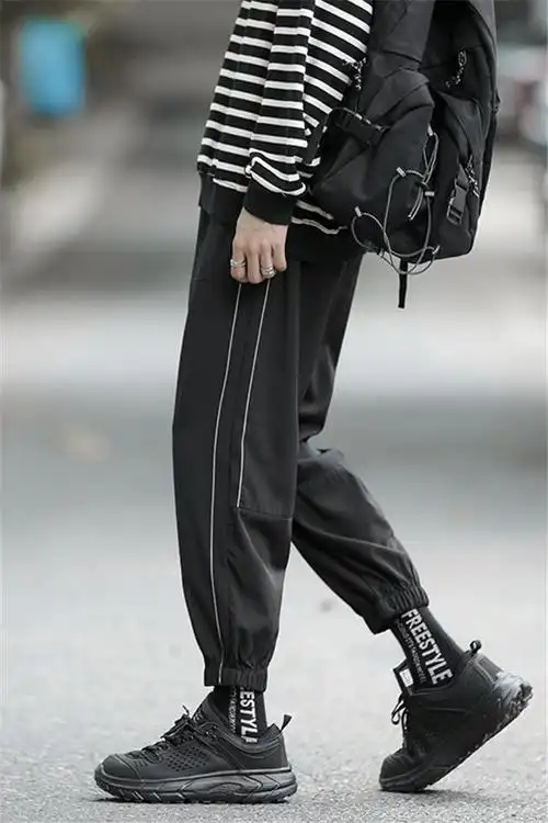 男生运动裤子宽松