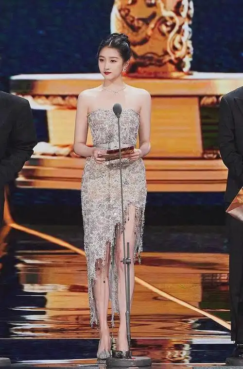 红毯|李现|礼服|女明星|迪丽热巴_网易订阅