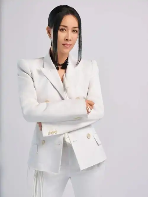 那英真是个"时髦精",不仅唱歌有实力,还非常敢穿