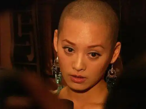 宁静当年有多美?上街被路人追着围观,张国荣赞其无法用言语形容