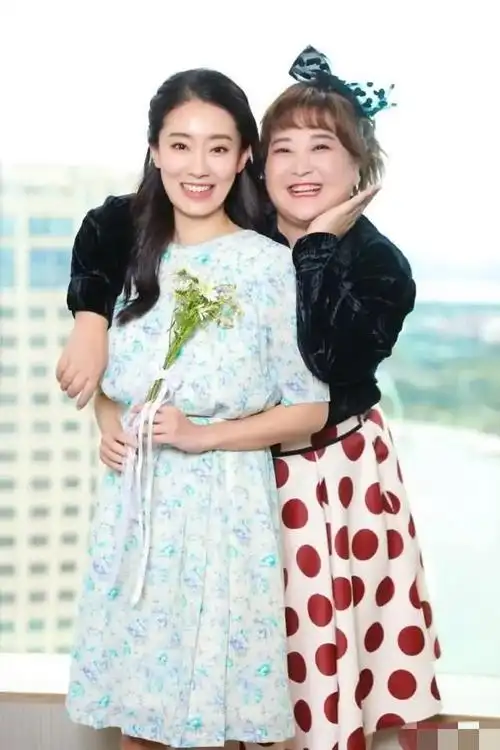 贾玲多高体重多少——贾玲身高体重多少斤-中纳网