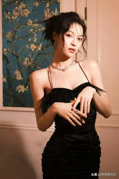 风情万种的钟楚曦个人资料