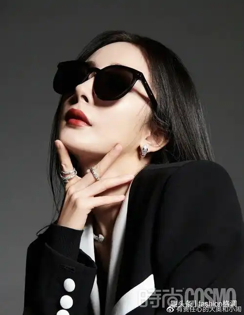 关注,点赞,评论,分享,与小编一起期待杨幂在2021年为我们带来更多的