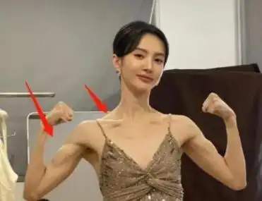 全身抹白,骨瘦如柴,竹竿腿,内娱的病态审美,啥时候能停?